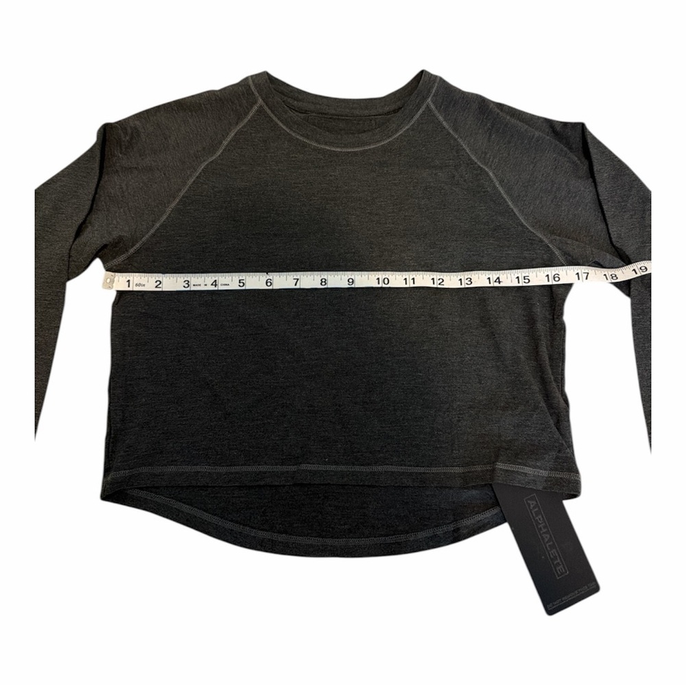 Alphalete Cropped Long Sleeve Althetic Charcoal size Large NWT - Picture 3 of 4